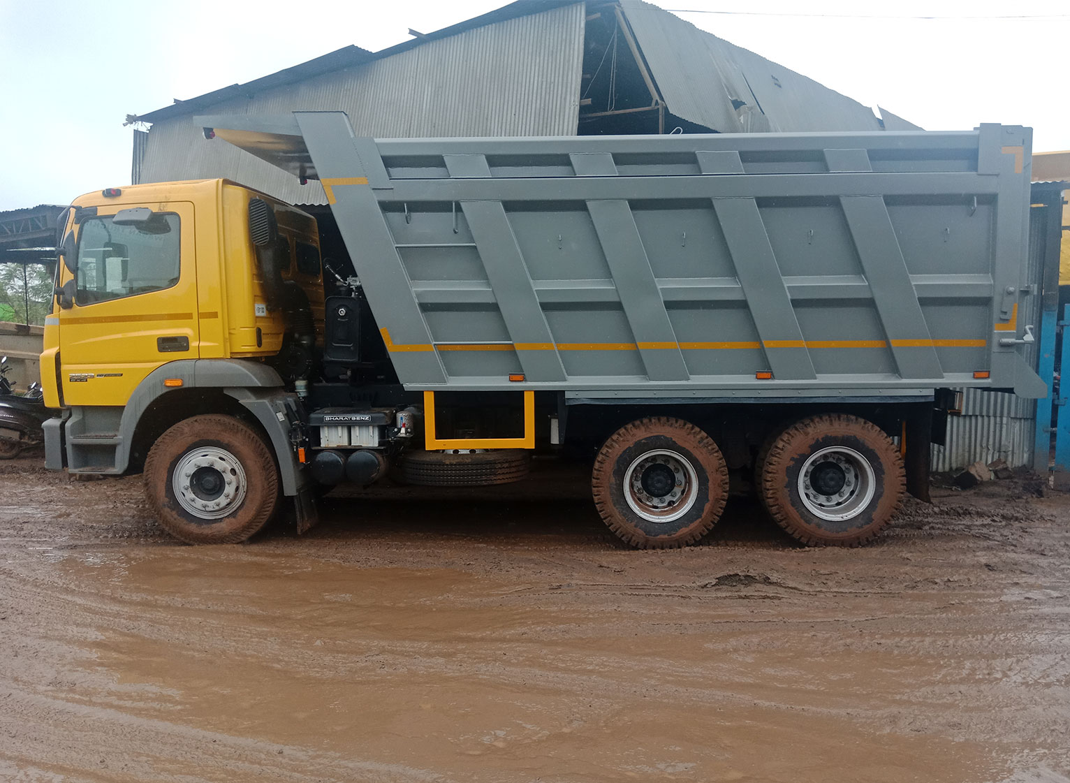 Bharat-benz2523_21Cubic_boxbody