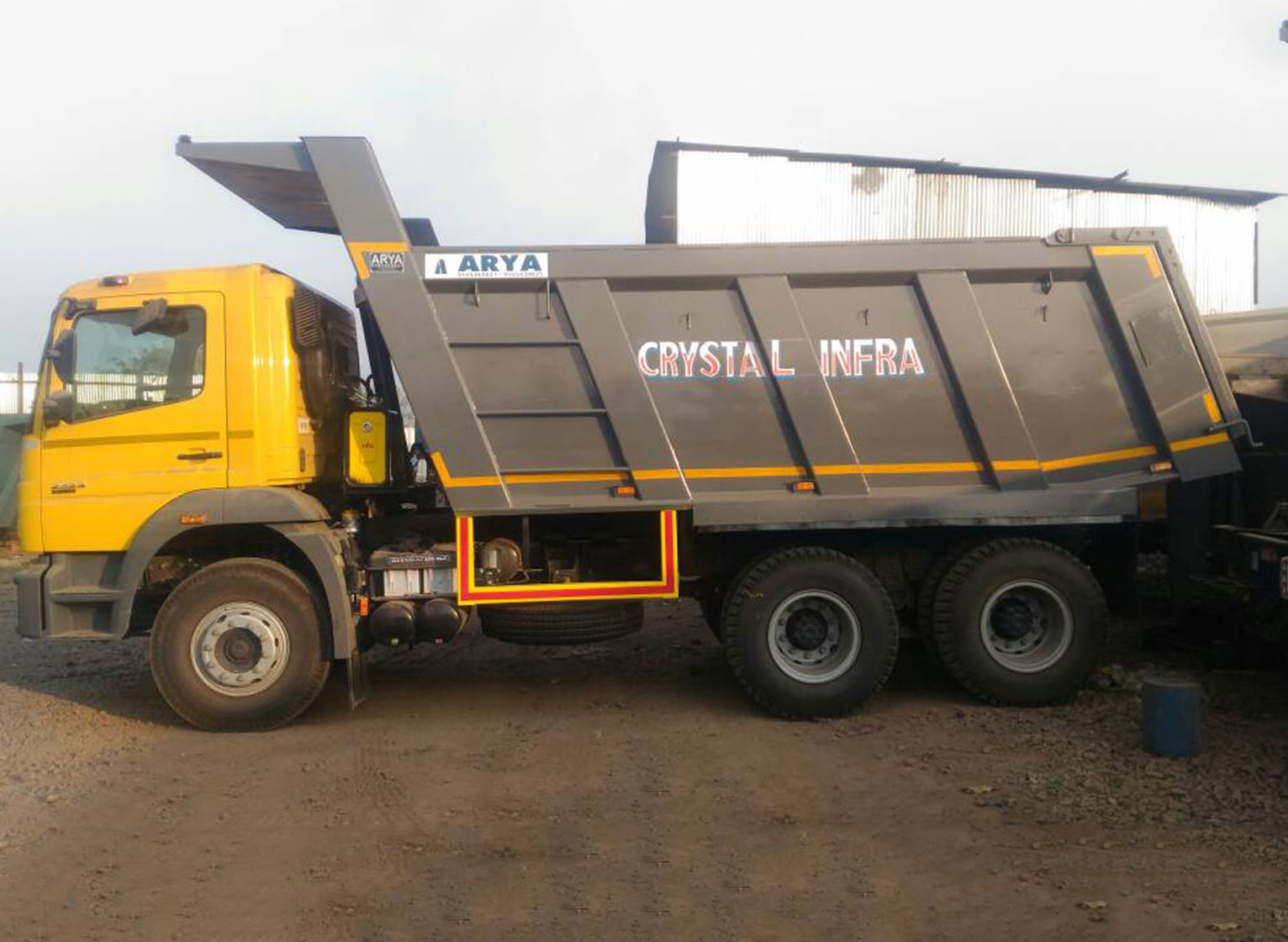 Bharat-benz_16cubic_rockbody