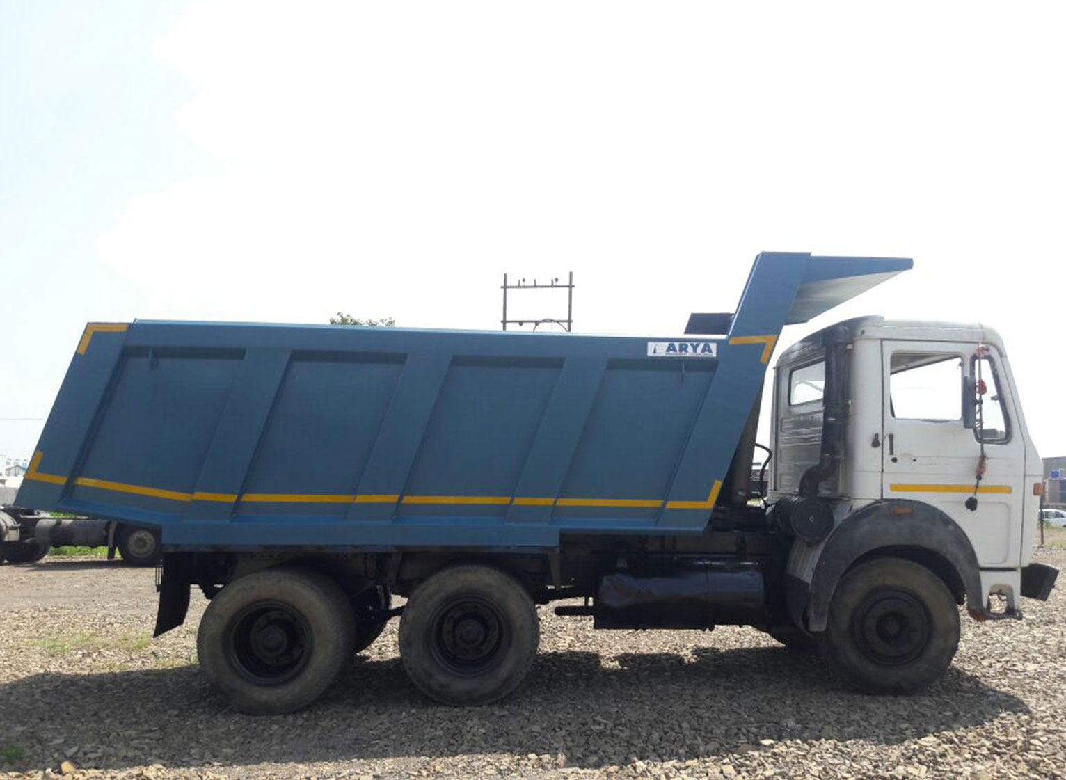 Tata2518_14-cubic_rockbody